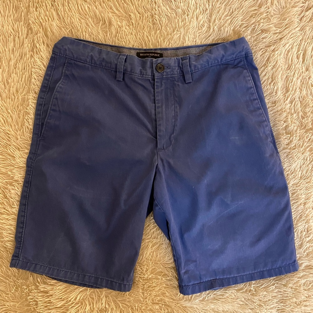 Men’s Aiden blue Banana Republic shorts! Size 32.